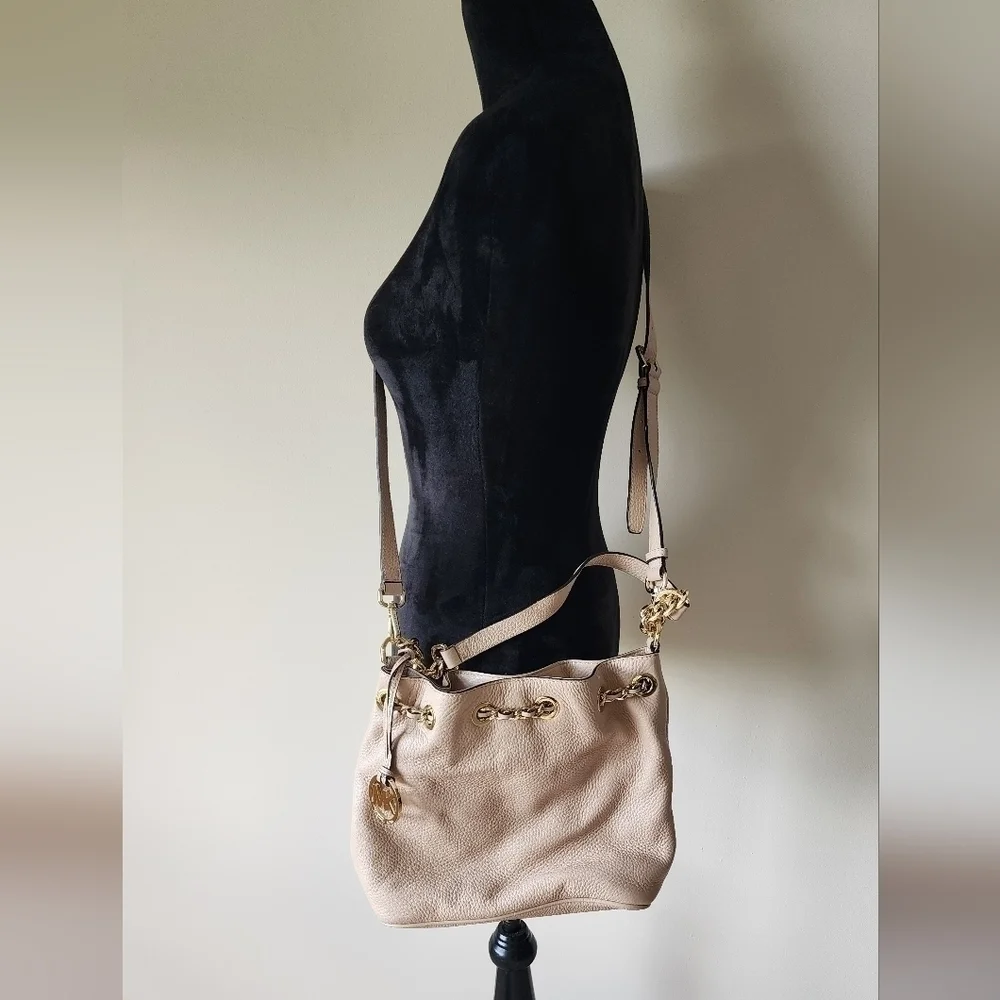 Michael Kors FRANKIE Med Drawstring Blush Messenger Bag - Picture 5 of 10